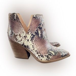 NEW WOMENS LEATHER BOOTIE - SZ 10M